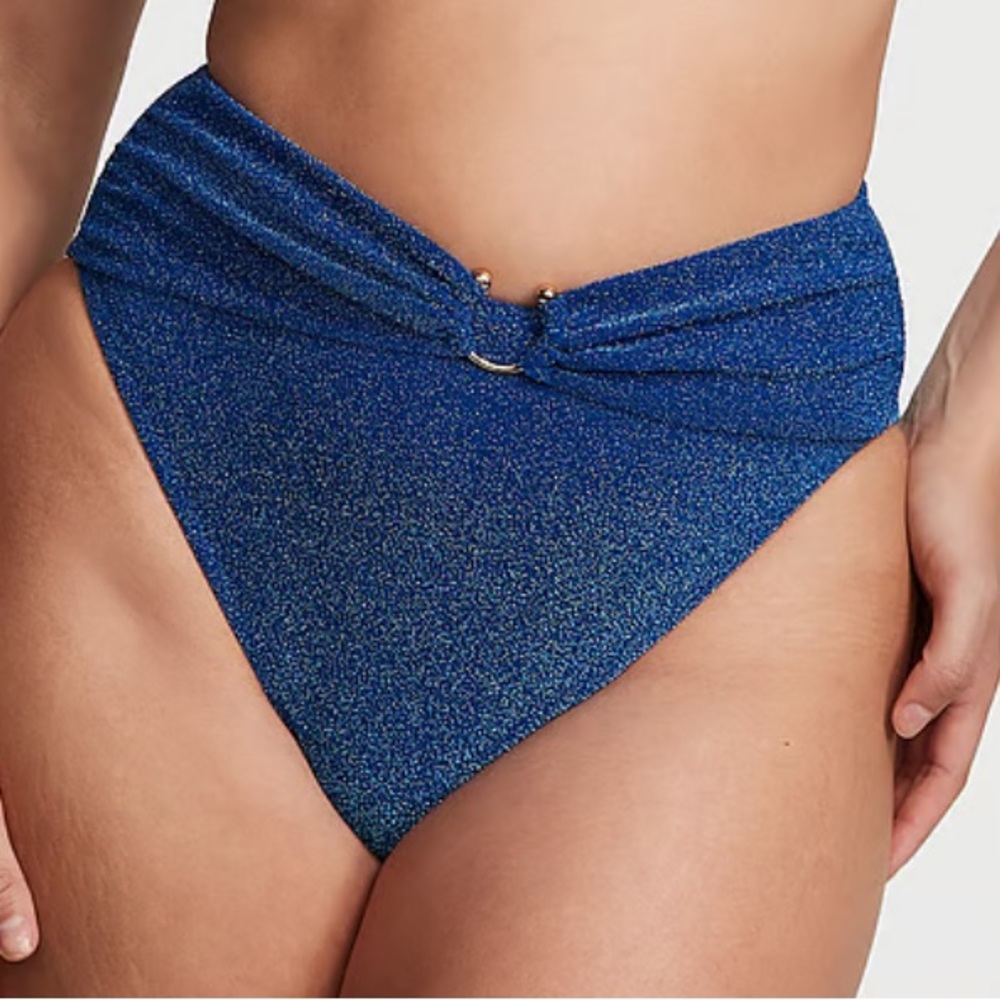 New VICTORIA'S SECRET SWIM SET
Shimmer Icon Push-Up Bra/High-Waist Cheek… - Picture 2 of 6